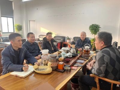 新疆生产建设兵团第十四师昆玉市交通运输局、住建局赴理事单位超拓国际物流集团招商调研