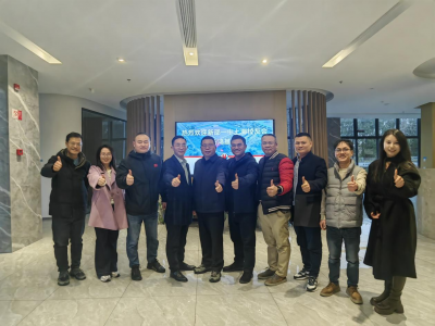 新邵一中上海校友会到访我会会长单位鸿基集团交流学习