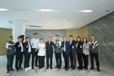 邵阳经开区党工委委员、管委会副主任龙海鹰一行赴鸿基集团、切浦汽车零部件考察交流